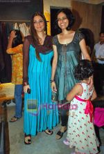 Tabu at Priyadarshini Rao and Uttam Ghosh fashion preview in Zoya on 30th Sep 2009 (2).JPG